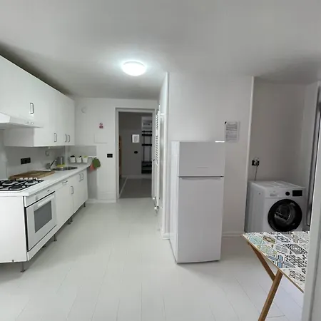 Casa Host Roma , Fontana Candida Metro C, Vicino Tor Vergata-3